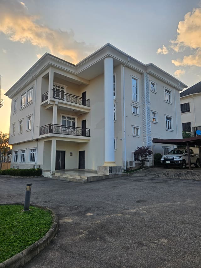 7 bedroom fully detached duplex 