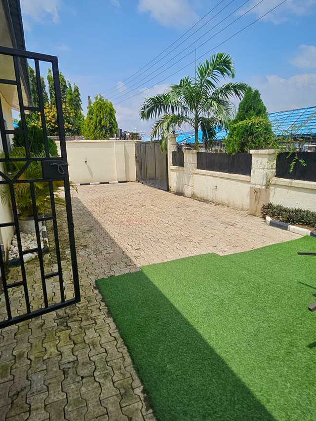3bedroom bungalow 